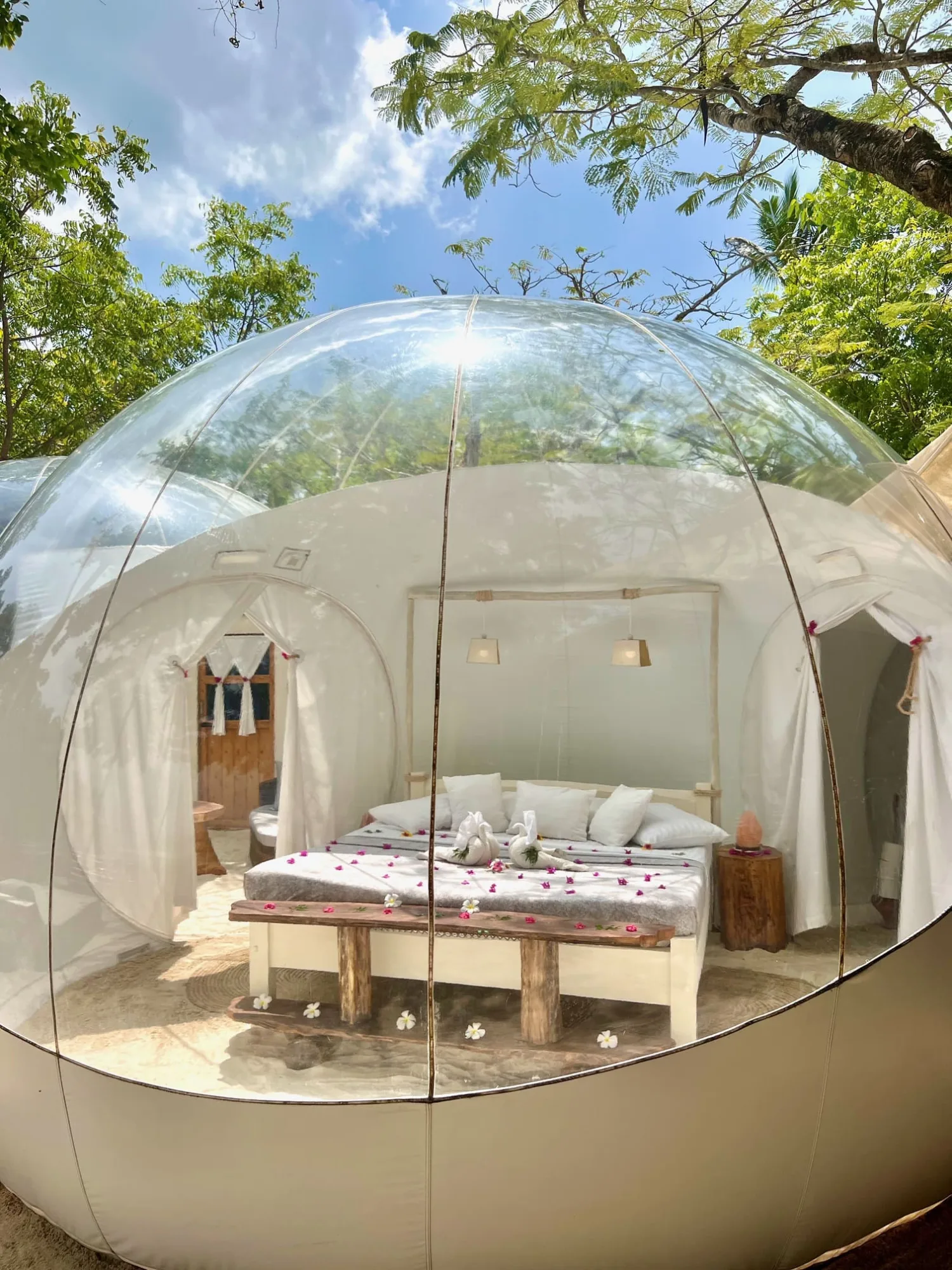 Lagoon bubble lodge